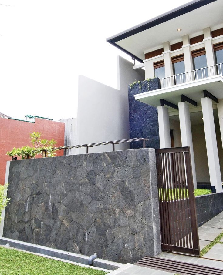 Pagar Tembok dari Batu Alam.