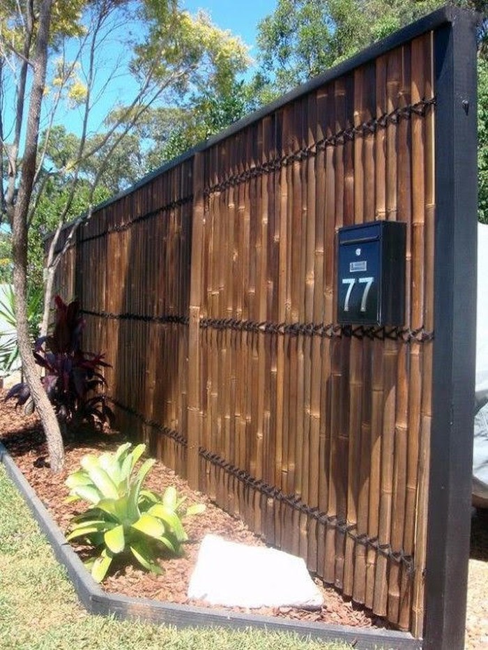 Pagar Tembok dengan Variasi Bambu.