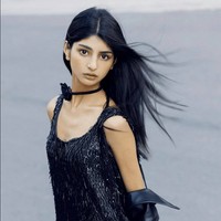 Fan Zihe yang juga dikenal sebagai Xiao Hei Ni (Gadis Kecil Hitam) jadi viral di media sosial. Ia pertama kali mengambil hati netizen ketika mengunggah videonya makanan-makanan khas China dengan dialek Henan. Foto: Dok. Weibo