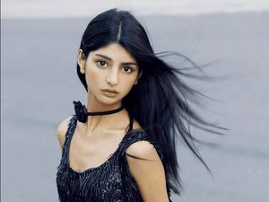 Kisah Gadis Pakistan Diadopsi Orang Tua Petani China, Kini Jadi Model