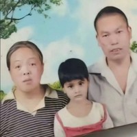 Wanita 22 tahun tersebut kemudian menjelaskan bagaimana ia bisa tinggal di China. Fan Zihe yang berasal dari Pakistan diangkat sebagai anak oleh orang tua China. Mereka bertemu ketika ayah dan ibunya bekerja di Pakistan. Foto: Dok. Weibo