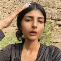 Awalnya banyak orang mengira bahwa kontennya hanya setinggan sebelum mengetahui kisah hidup Fan Zihe yang sebenarnya.Ketika itu, Fan Zihe menjelaskan bahwa dirinya adalah orang China. Aku sudah tinggal di Desa Fanzhuang, Kota Ruzhou City, Henan sejak aku kecil, katanya dilansir 8days.Foto: Dok. Weibo