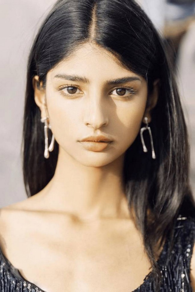 Fan Zihe jadi viral di media sosial China. Selain penampilannya yang unik, wanita tersebut menjadi sorotan karena gaya bicaranya yang sudah seperti warga lokal. Foto: Dok. Weibo