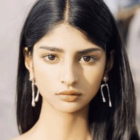 Fan Zihe jadi viral di media sosial China. Selain penampilannya yang unik, wanita tersebut menjadi sorotan karena gaya bicaranya yang sudah seperti warga lokal. Foto: Dok. Weibo