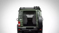 Nuansa off-road di mobil ini semakin terasa berkat penggunaan aksesori pendukung seperti snorkel, roof rack, dan tangga yang dipasang di belakang. Melengkapi tampilannya  yang kokoh, SUV ini dibekali velg berukuran 18 inci dengan ban dual purpose. Foto: Dok. Force Motors