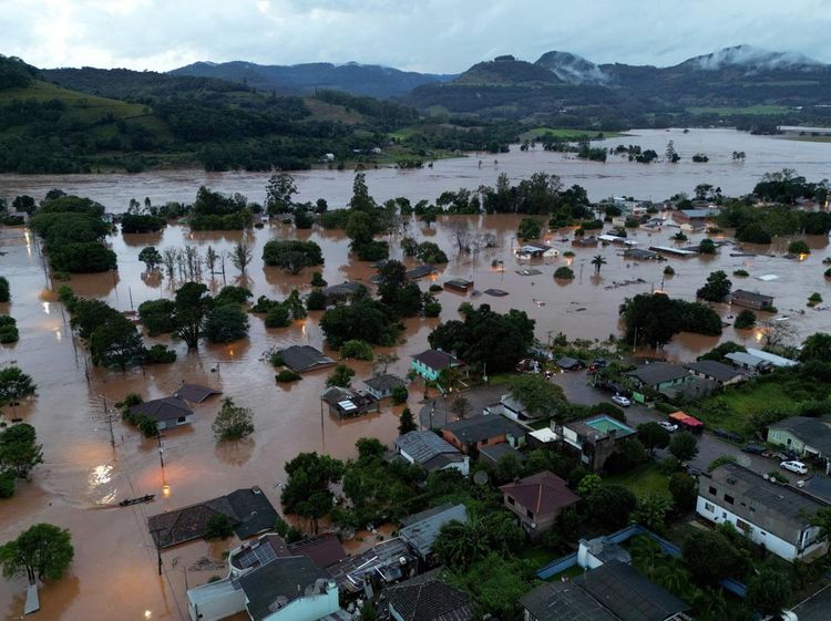 Foto Udara Banjir Rendam Permukiman Warga di Brasil