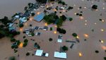 Foto Udara Banjir Rendam Permukiman Warga di Brasil