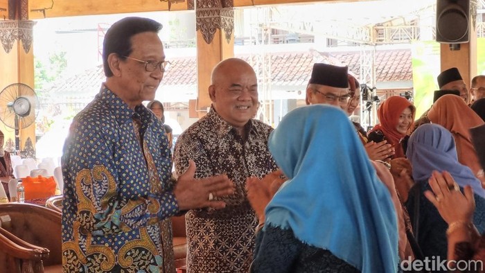 Gubernur DIY, Sri Sultan Hamengku Buwono (HB) X dalam syawalan di Pendopo Parasamya, kompleks Kantor Bupati Bantul, Jumat (3/5/2024).