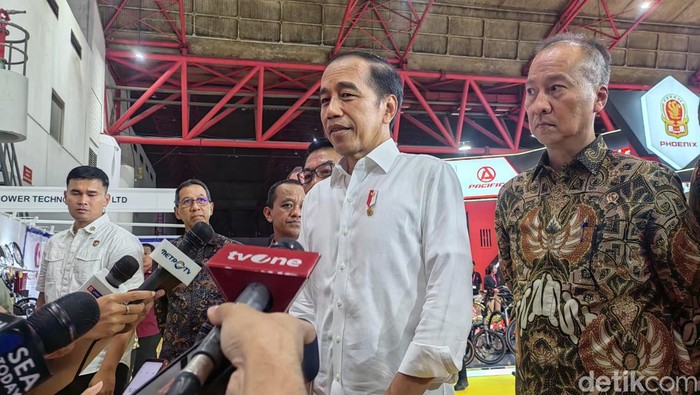 Jokowi Sebut RI Bisa Produksi 1,6 Juta Motor Listrik, Baru 100.000 yang Tercapai