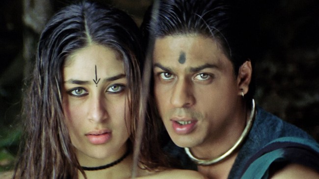 Makeup asoka yang viral terinspirasi dari penampilan Kareena Kapoor dalam film Asoka yang rilis pada 2001. Kareena membintangi film tersebut bersama Shah Rukh Khan. Foto: Dok. IMDb, Instagram Kareena Kapoor