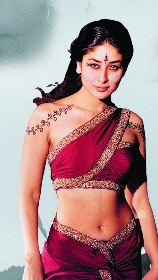 Berperan sebagai Kaurwaki di film Asoka, Kareena Kapoor tampil dengan makeup khas. Di dahi dan bahunya ada gambar-gambar geometris. Foto: Dok. IMDb, Instagram Kareena Kapoor