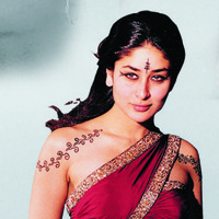 Berperan sebagai Kaurwaki di film Asoka, Kareena Kapoor tampil dengan makeup khas. Di dahi dan bahunya ada gambar-gambar geometris. Foto: Dok. IMDb, Instagram Kareena Kapoor