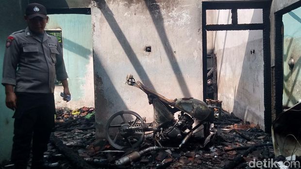 Rumah di Ngalas, Kecamatan Klaten Selatan, Klaten ludes terbakar.
