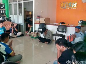 Ambulans Terguling di Tol Batang Ternyata Pulang dari Antar Jenazah ke Depok