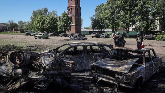 Police work at a site of a Russian missile strike, amid Russias attack on Ukraine, in the village of Zolochiv in Kharkiv region, Ukraine May 1, 2024. REUTERS/Vyacheslav Madiyevskyy Purchase Licensing Rights
