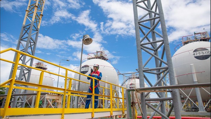 PT Kilang Pertamina Internasional (KPI) terus mendorong kemampuan kilang minyak Indonesia menghasilkan produk-produk bernilai tinggi. Salah satunya adalah pengembangan produk pendukung kegiatan hulu migas yakni lumpur pengeboran Smooth Fluid (SF).