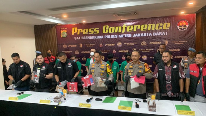 Petugas Berpacu dengan Waktu untuk Mengungkap Jaringan Pengedar Narkoba di Balik Penangkapan Rio Reifan