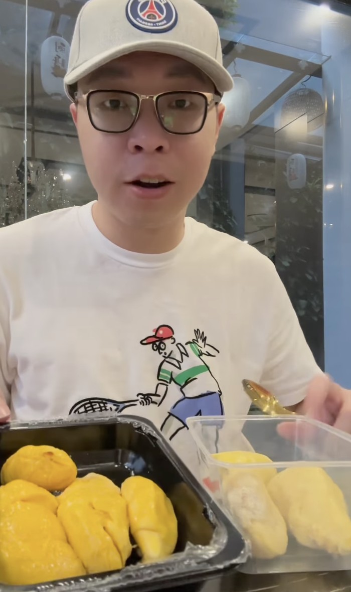Kulineran Mewah dr. Richard Lee, Cicip Durian Black Thorn hingga Kepiting Alaska