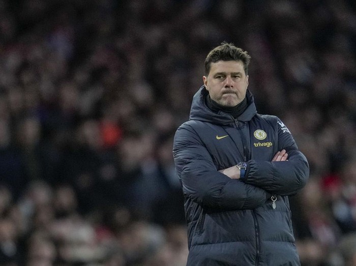 Chelseas head coach Mauricio Pochettino reacts during the English Premier League soccer match between Arsenal and Chelsea at Emirates Stadium in London, Tuesday, April 23, 2024. (AP Photo/Kin Cheung)
