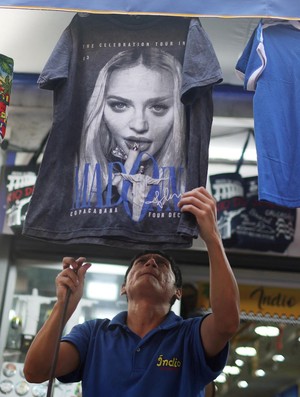 Merchandise Madonna Semarakkan Brasil Jelang Konser