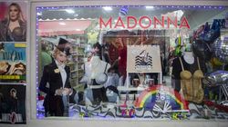 Merchandise Madonna Semarakkan Brasil Jelang Konser