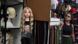 Merchandise Madonna Semarakkan Brasil Jelang Konser
