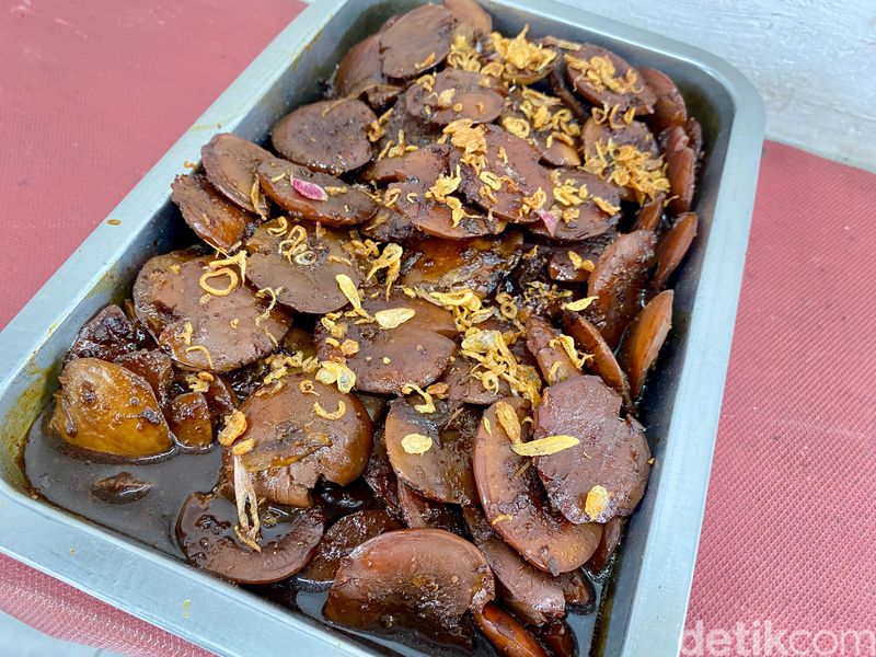 Nasi Uduk Ibu Sidar: Nasi Uduk 'Ngumpet' di Palmerah Pakai Semur Jengkol yang Legit!