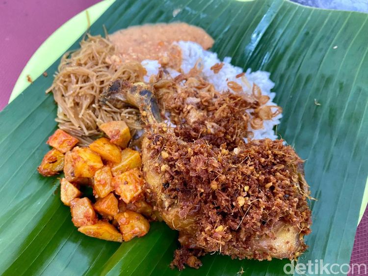 Favorit Food Vlogger! Ini Nikmatnya Nasi Uduk Ibu Sidar di Gang Palmerah