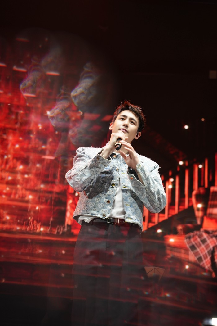 Nichkhun 2PM di panggung NO.624 : NICHKHUN FAN MEETING IN JAKARTA yang digelar Sabtu (27/4/2024).