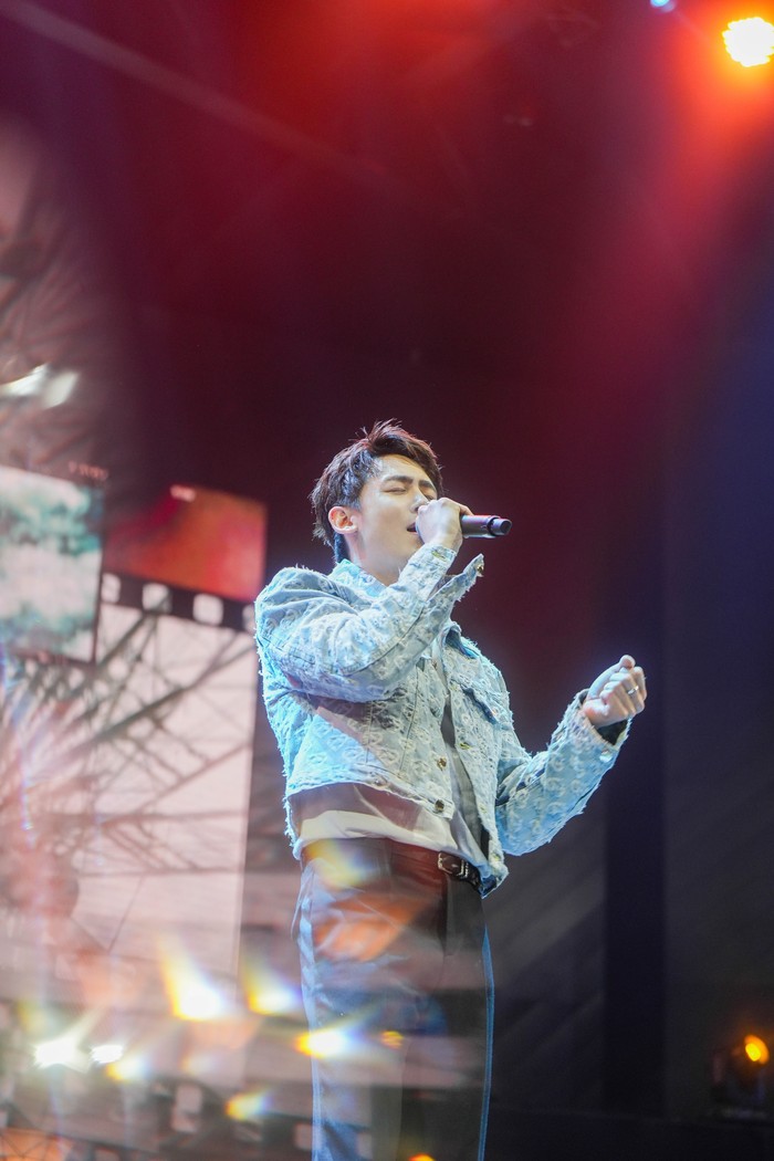 Nichkhun 2PM di panggung NO.624 : NICHKHUN FAN MEETING IN JAKARTA yang digelar Sabtu (27/4/2024).