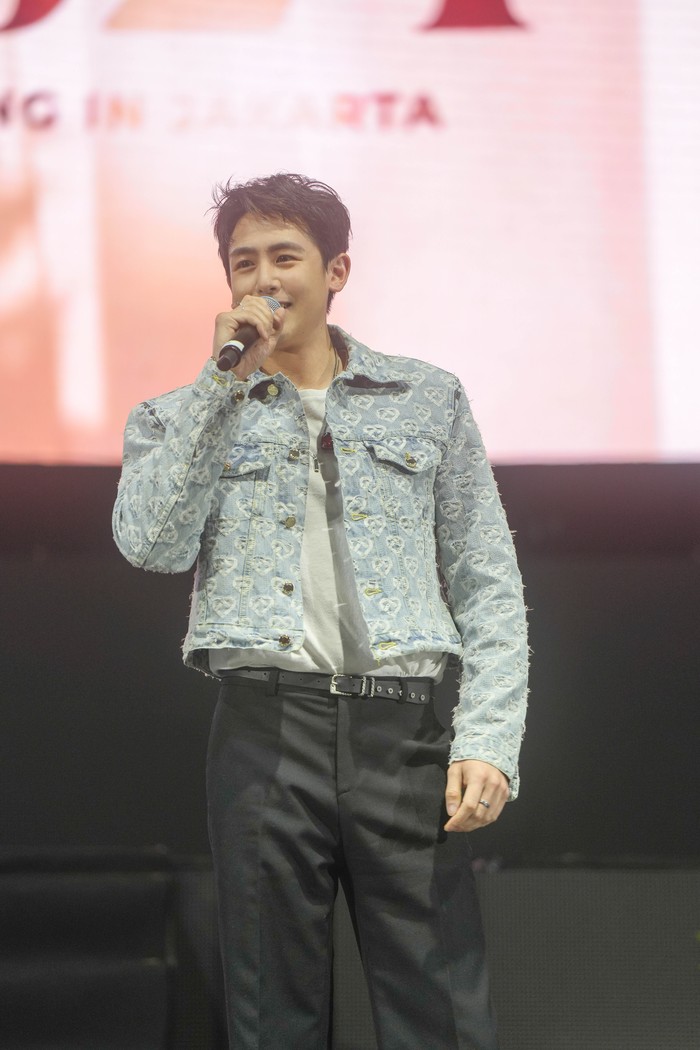 Nichkhun 2PM di panggung NO.624 : NICHKHUN FAN MEETING IN JAKARTA yang digelar Sabtu (27/4/2024).