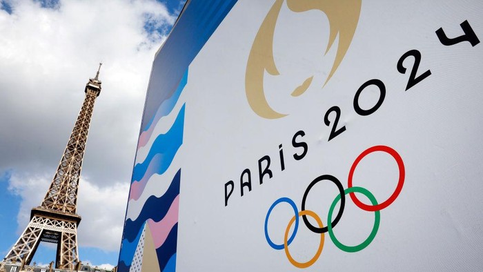 PARIS, FRANCE - APRIL 21: The Paris 2024 logo, representing the Olympic Games is displayed near the Eiffel Tower three  months prior to the start of the Paris 2024 Olympic and Paralympic games on April 21, 2024 in Paris, France. The city is gearing up to host the XXXIII Olympic Summer Games, from 26 July to 11 August. (Photo by Chesnot/Getty Images)