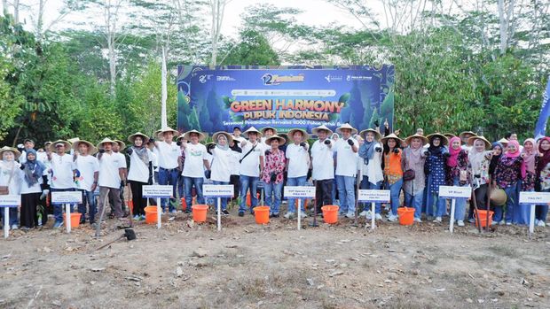 PT Pupuk Kalimantan Timur (Pupuk Kaltim), bagian dari Pupuk Indonesia Grup berupaya menekan emisi karbon dalam mencapai target nol emisi (Net Zero Emission/NZE) 2060 melalui program Community Forest untuk meningkatkan realisasi penanaman bibit pohon di kawasan sekitar perusahaan.