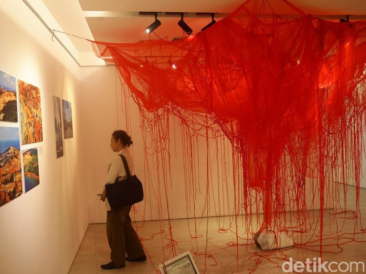 Pameran Ini Kritik Penambangan Nikel yang Merusak Lingkungan