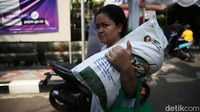 Sebenarnya tahap pertama sudah dimulai pada bulan April. Namun untuk Jakarta karena sebelumnya masih tahap verifikasi data, maka tahap II yang pertama terjadi di Jakarta baru disalurkan bulan ini.