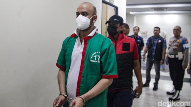Artis Rio Reifan kembali ditangkap polisi atas dugaan penyalahgunaan narkotika. Rio Reifan saat ini sudah ditetapkan sebagai tersangka dan ditahan.