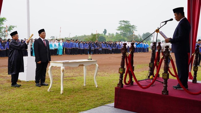 Pj Bupati Bogor, Asmawa Tosepu, melantik Suryanto Putra jadi Pj Sekretaris Daerah (Sekda) Kabupaten Bogor (dok.Pemkab Bogor)