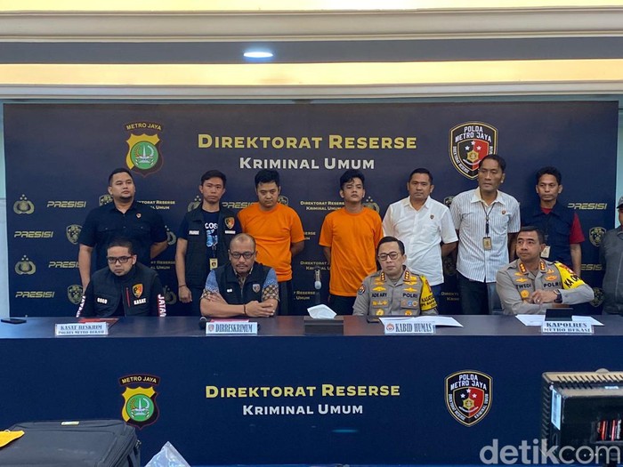 Polda Metro Jaya menggelar jumpa pers kasus pembunuhan wanita dalam koper di Cikarang, Bekasi.