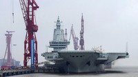 CCTV mengatakan kapal tersebut lepas dari dermaganya di galangan kapal di Shanghai sekitar pukul 8 pagi Waktu Beijing dan uji coba tersebut bertujuan untuk menguji sistem propulsi dan kelistrikan kapal induk. AP/Li Yun