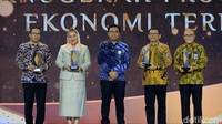 Pemkab Sragen, Pemkot Semarang, Pemkab Sleman, dan Pemkab Wonogiri, terpilih sebagai penerima Anugerah Program Ekonomi Terpuji.
