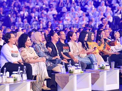Meriahnya Puncak Perayaan Hardiknas 2024: Penampilan Putri Ariani-Nadiem Nyanyi Dangdut