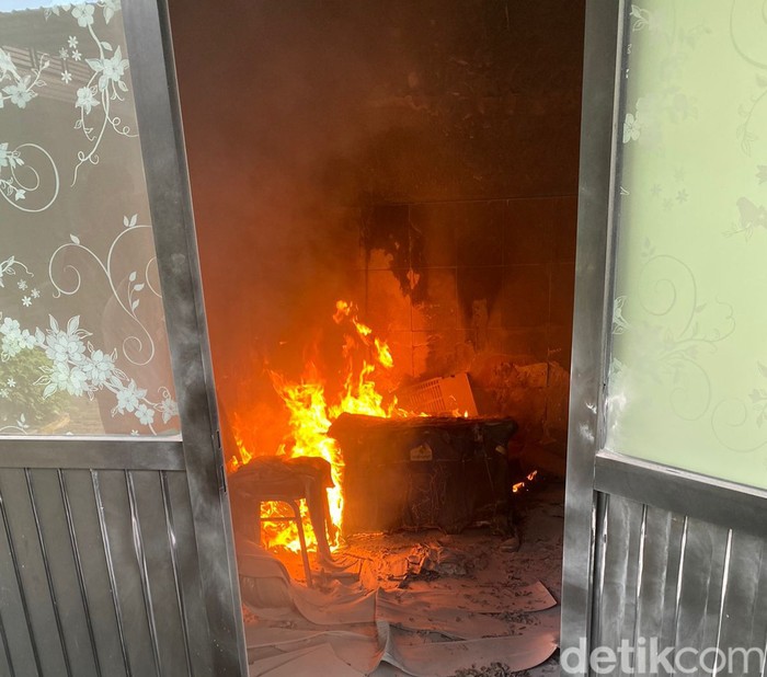 Puskesmas di Mojokerto terbakar