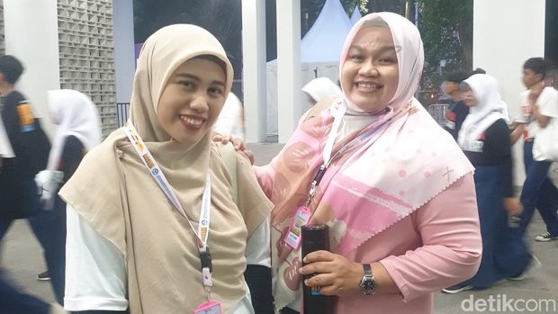 Putri (Kiri) dan Ayunda (Kanan) orang tua dan dosen dari Sidina Community tanggapi keberlanjutan program Merdeka Belajar.