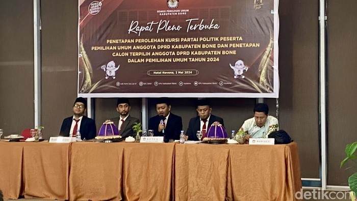 Rapat Pleno KPU Penetapan 45 Anggota DPRD Periode 2024-2029.