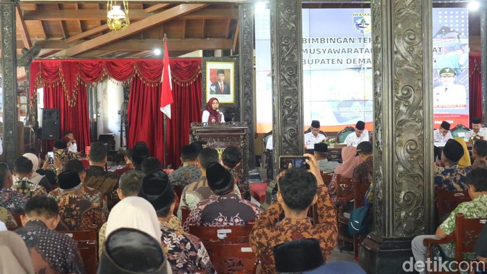 Ratusan dari perwakilan BPD se-Demak berkumpul di pendopo, Jumat (3/5/2024).