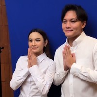 Dua sejoli ini dilaporkan akan melangsungkan ijab qabul pekan depan. “Acara ijab qabul tanggal 8 (Mei) di Jakarta,” tutur Kelihan Banjar (Kepala Lingkungan) Aseman Kawan, Gede Hardi Raharja, seperti dikutip dari detikBali. Foto: Instagram/@rizkyfbian