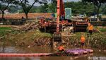 Sampah Kali Pesanggrahan Dibersihkan