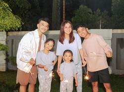 8 Foto Kebersamaan Sarwendah & Ruben Onsu, Diisukan Gugat Suami ke Pengadilan