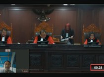 Hakim MK Tegur Caleg NasDem gegara Ada Suara Klakson Saat Sidang Daring
