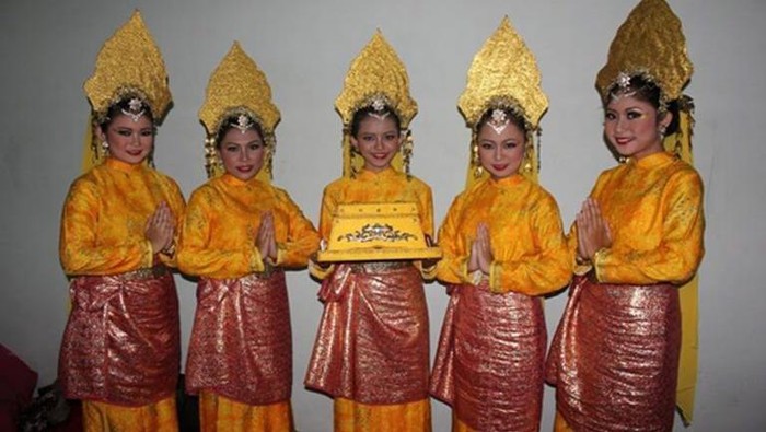 Tarian Persembahan Makan Sirih